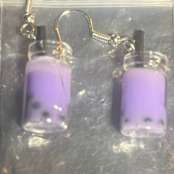 15 FUN AND UNIQUE SETS OF RETRO HANGING EARRINGS. - Picture 12 of 15
